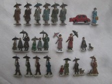 Zinnfiguren Flachfiguren 4cm - 21 Teile - Personen Spaziergänger mit Regenschirm