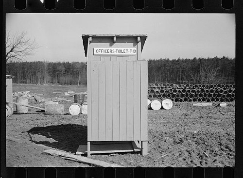 Photo officers toilet - photo:officers, t19