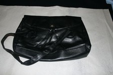 Damentasche, klein, schwarz  Reissverschluss, Fransen