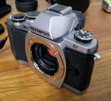 Olympus OM-D E-M10  (nur Body)