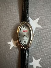 Manguun Damenuhr Silber mit Strass echtes Leder in Schwarz filigran modisch