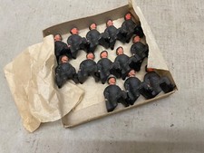 13 Stück in original Schachtel NVA Soldat kniend Massefigur Lineol mit Mun Kiste