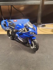 Yamaha YZF R 1 BLAU - WEISS   - 2004   -  Top 1:24