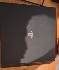 Sony PlayStation 4 Pro benutzt Ist Aber Im Guten Zustand.Sie Wird Machnmal Laut