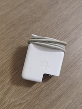 Apple MagSafe 2 Netzteil 45 W – funktioniert einwandfrei, leichte Kabelbeschädig