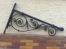 Massiver Lampenausleger aus