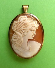 Große Antike Kamee Brosche / Anhänger in 333er Gold mit Muschel Gemme Portrait