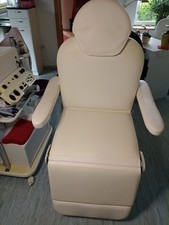 Behandlungsliege IONTO COMED A4 für Kosmetik- und Wellnessbehandlungen