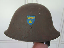 Original-Schweden Helm,Stahlhelm M21,M26 mit 2 Abzeichen  Dachbodenfund