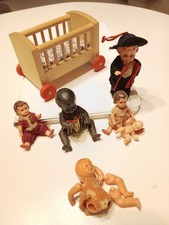 Alte Babypuppen mit Kleidung