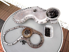 Mercedes Benz Unimog OM636 917 Stirndeckel  Stapler Hydraulikpumpe