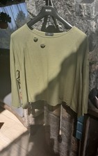 Sulu Pullover,  grün mit angenähten Rosen , Einheitsgrösse ,