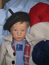 1 FILZ-BASKENMÜTZE Kopfumfang