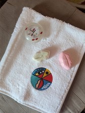 AIDA Uhr mit Saugnapf, AIDA Gästehandtuch, 2 AIDA Kussmundseifen