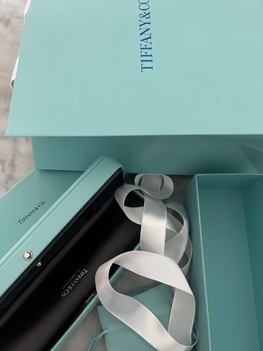 Tiffany set - &,