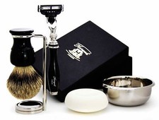 5 teiliges Herren Pflege/Rasierset in schwarz.(Dachshaarbürste, dreischneidig)