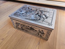 Metallbox mit Ritterverzierung