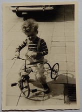 ALTES FOTO...KLEINER JUNGE...PULLOVER...OLDTIMER DREIRAD...