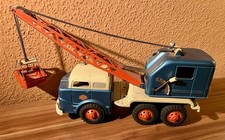 Gama Lastwagen mit Bagger