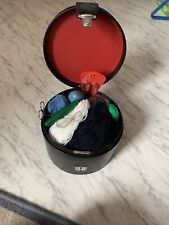 kleiner schwarzer runder Koffer