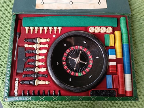 Casino roulette wheel - 🎲,