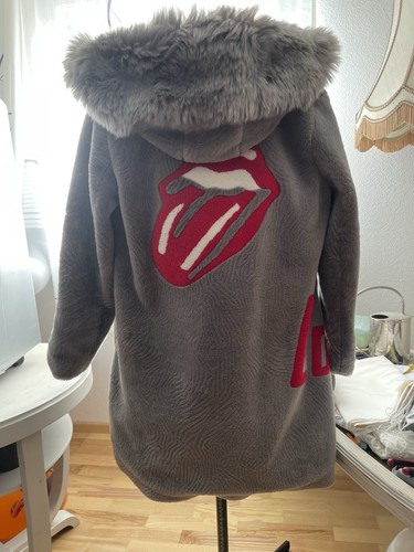 Rolling stones mantel - rolling,
