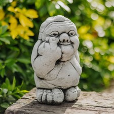 Troll-Oma Mittelfinge