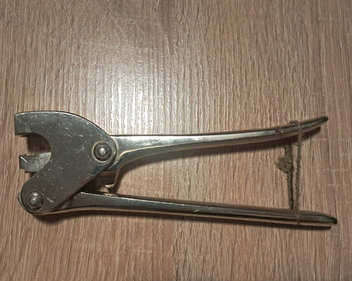 Plombenzange aus metall - plombenzange,