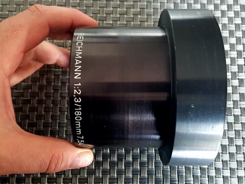 Großes lichtstarkes objektiv - großes,