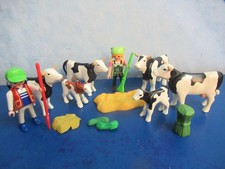 viele Kühe Kälber Bauer Magd