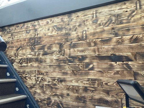 Neue verbrannte holz - neue,