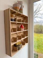 Tassenregal aus massiv Eiche