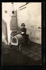 Foto-AK Mädchen im Tretauto von Naether 