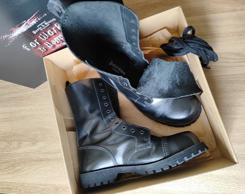 Boots braces loch - braces, stiefel