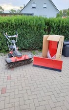 Kehrmaschine mit Abnehmbarem Schneepflug