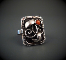 Antikschmuck - Antiker Silber Ring Floral mit Koralle aus 900er Silber Gr. 56