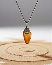 Bernstein- Anhänger mit Kette