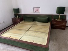 Schlafzimmer Komplett Palisander zwei Lattenrosten zwei große grüne Stehlampen