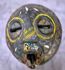 Afrikanische Stammes-Holzmasken handgefertigte und einzigartig, sehr alt !