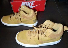 Nike Court Borough Mid -