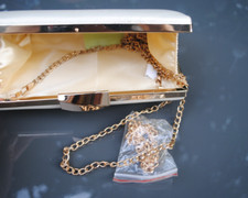 Gold schimmernde