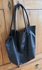 Elemente Clemente. Ledertasche. Schwarz. Riesengroß. 