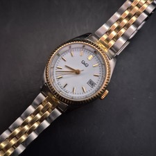 Elegante Q&Q Damen Uhr –