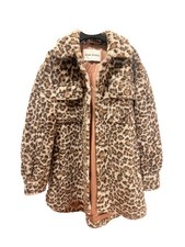 stand Studio Pelzmäntel 