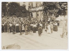 4064c❚ orig. Foto, Bewohner einer Stadt empfangen heimkehrende Soldaten