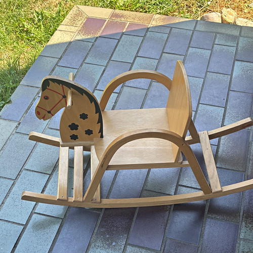 Schaukelpferd aus holz - aus, mit