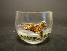 Tummler mit reliefiert gemaltem Birkhahn. Wohl Moser, um 1910. 