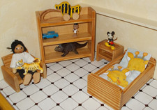 Spielform Kinderzimmer Holz Regal Bett Nachttisch Spielsachen Janosch Ente Puppe