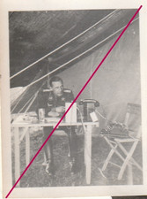 Foto Offizier im Zelt Feldbüro Beamten Dienststellenzelt Foto 2WK