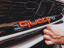 quattro emblem kühlergrill
